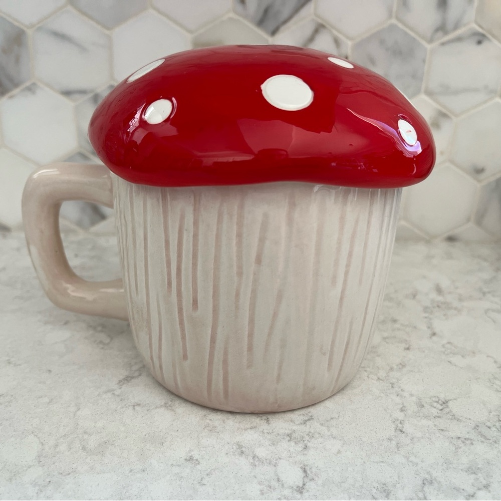 Mushroom Design Ceramic Mug with Hidden Gnome NWOT - Picture 3 of 8